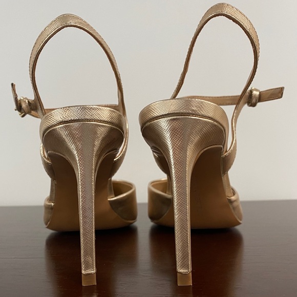 NWOT BANANA REPUBLIC GOLDEN HEELS - Picture 4 of 5